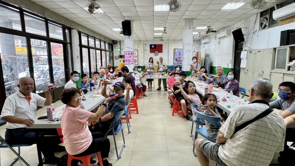 【社區有愛鄰里有情】基隆市水錦里邀請在地國寶級謝源張老師話中元教米雕捏麵人
