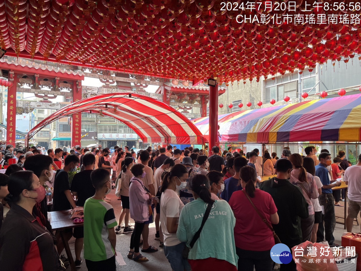 南瑤宮頒發媽祖信徒子女獎學金,市長勉勵傳承媽祖精神。圖/記者鄧富珍翻攝
