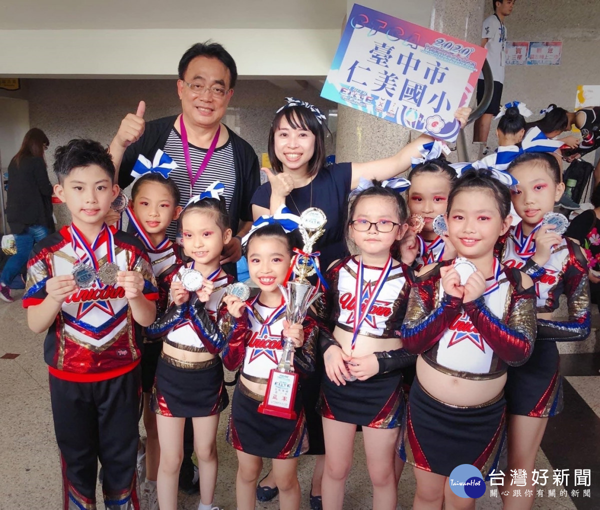 北屯區松強國小校長張永雄(後排左)時任仁美國小校長。