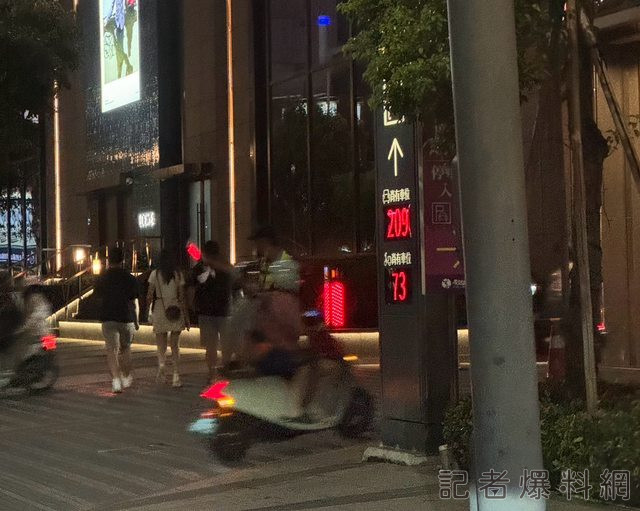 ▲空位告示牌209格位置,網友才順利進入,但進場卻發現場內遠遠超過209格。(圖/翻攝自PTT)