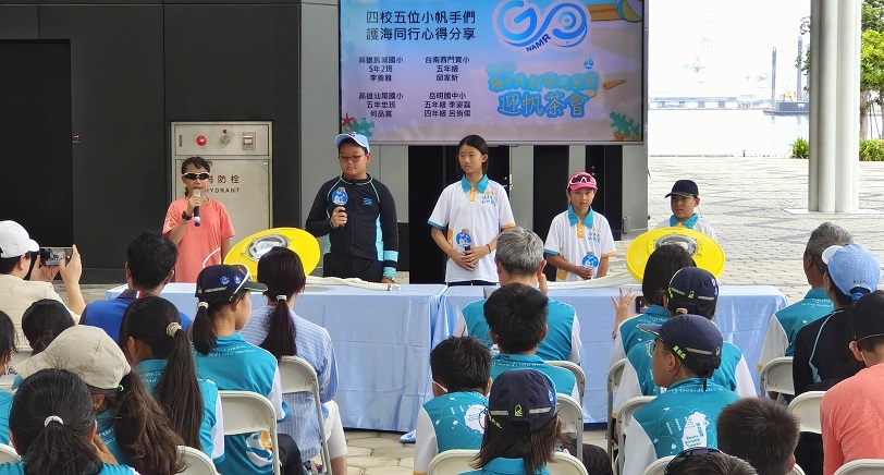 可能是 14 個人和文字的圖像