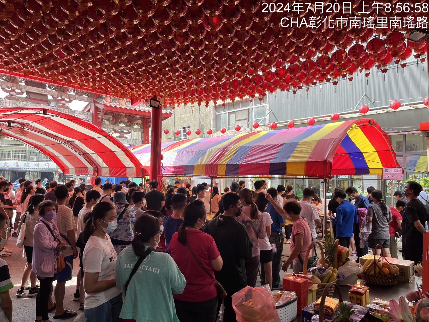 ▲彰化南瑤宮每學期頒發媽祖信徒子女獎學金，112學年度第一學期獎學金頒發典禮於20日上午在南瑤宮臨時行宮廟埕舉行。（記者林張溎壕翻攝）