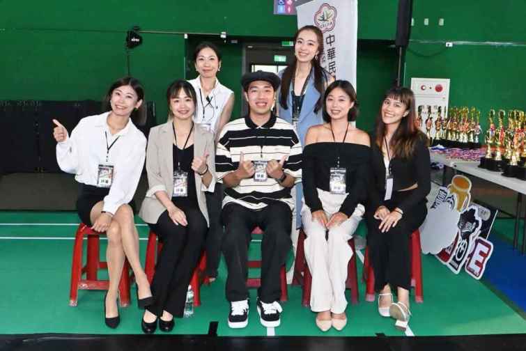 ▲2024台中市長盃全國啦啦隊錦標賽裁判老師合照。（記者張玉泰攝）