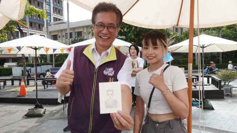 ▲彰化副縣長林田富邀請民眾來卦山3號主題市集，一起來支持年輕人的文創。（記者林明佑攝）