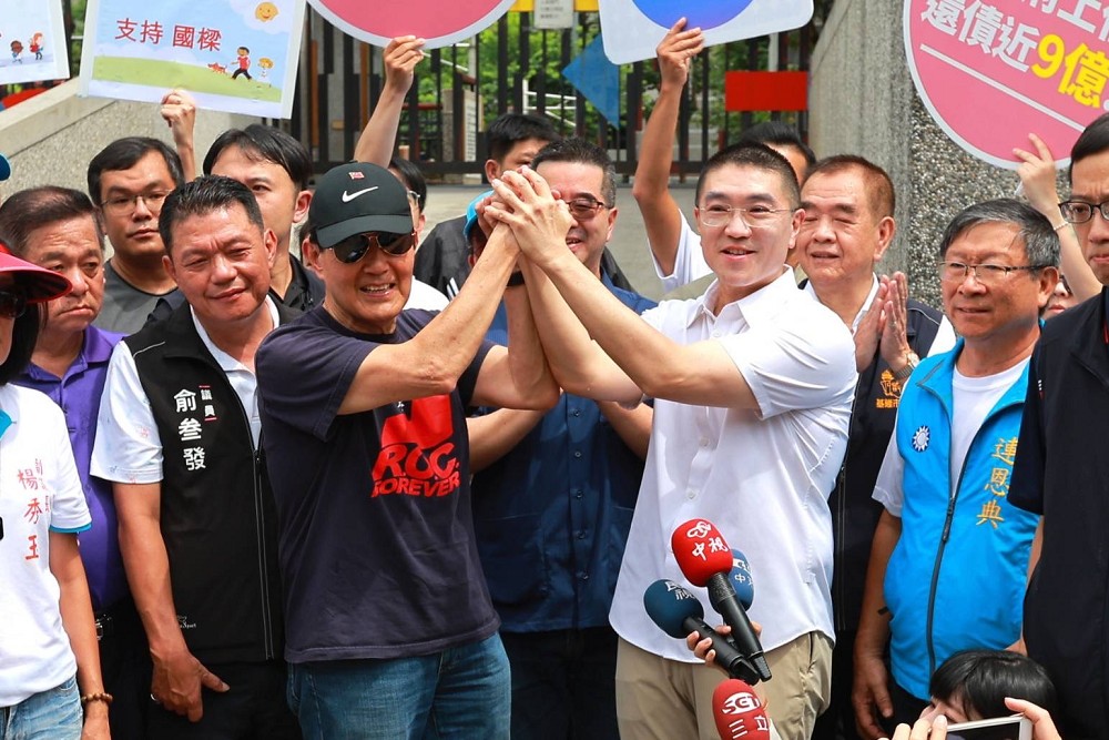 馬英九親赴七堵南興市場掃街 為謝國樑助陣宣傳「不同意」罷免 220 馬英九親赴七堵南興市場掃街 為謝國樑助陣宣傳「不同意」罷免 219