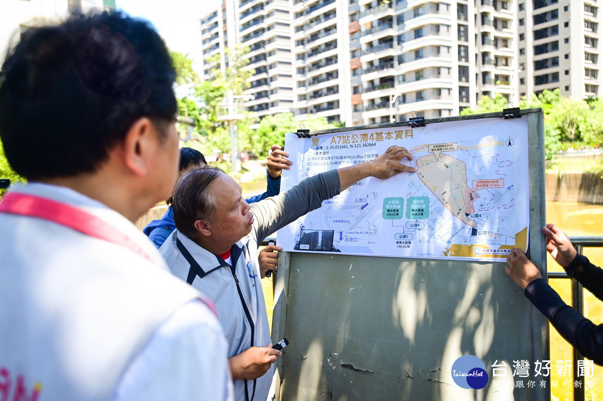 桃園市長張善政視察滯洪池防颱整備,聽取水務局簡報。<br /><br />