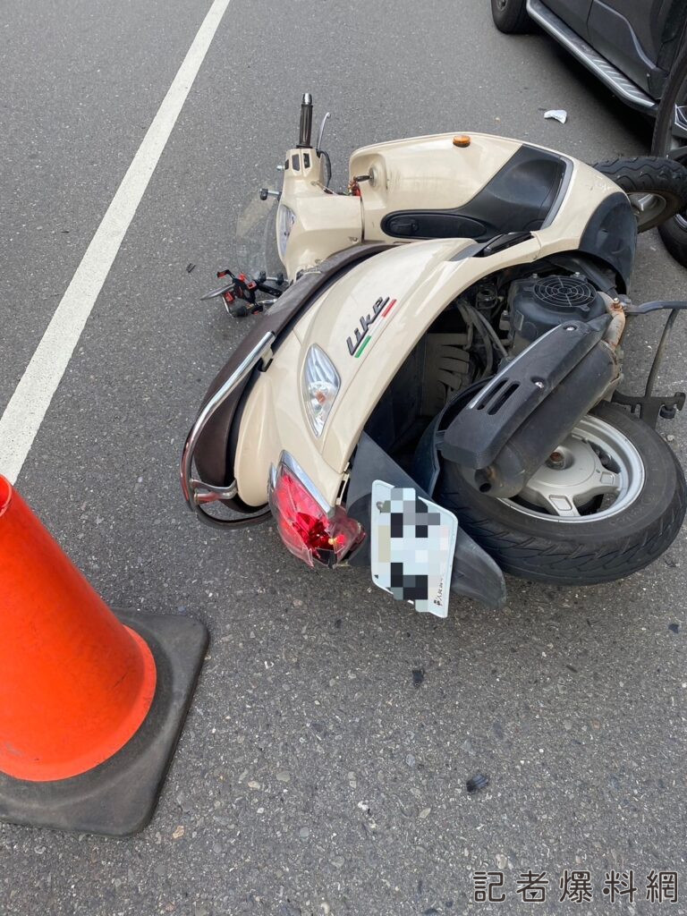 ▲高屏大橋驚傳死亡車禍，大貨車與機車擦撞，騎士當場遭輾斃。（圖／民眾提供）