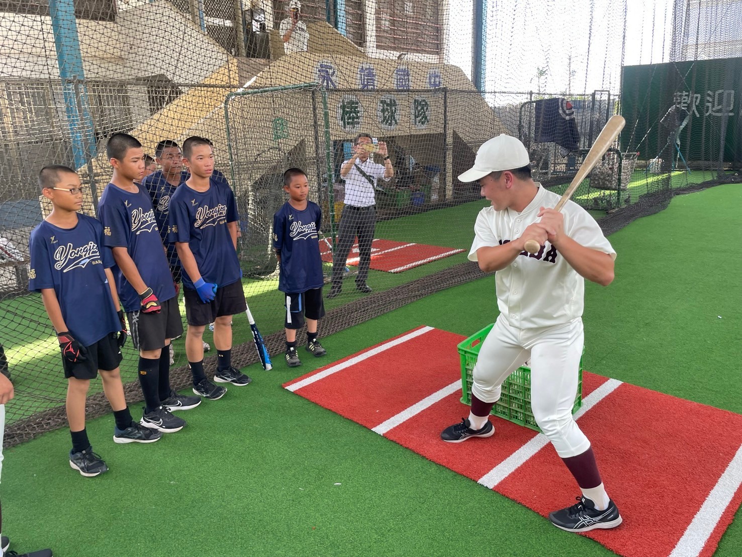 ▲頂新和德文教基金會邀請日本早稻田大學棒球隊訪台交流，也鼓勵台灣球員參與海外比賽，提升其技術水準。（頂新和德文教基金會提供）