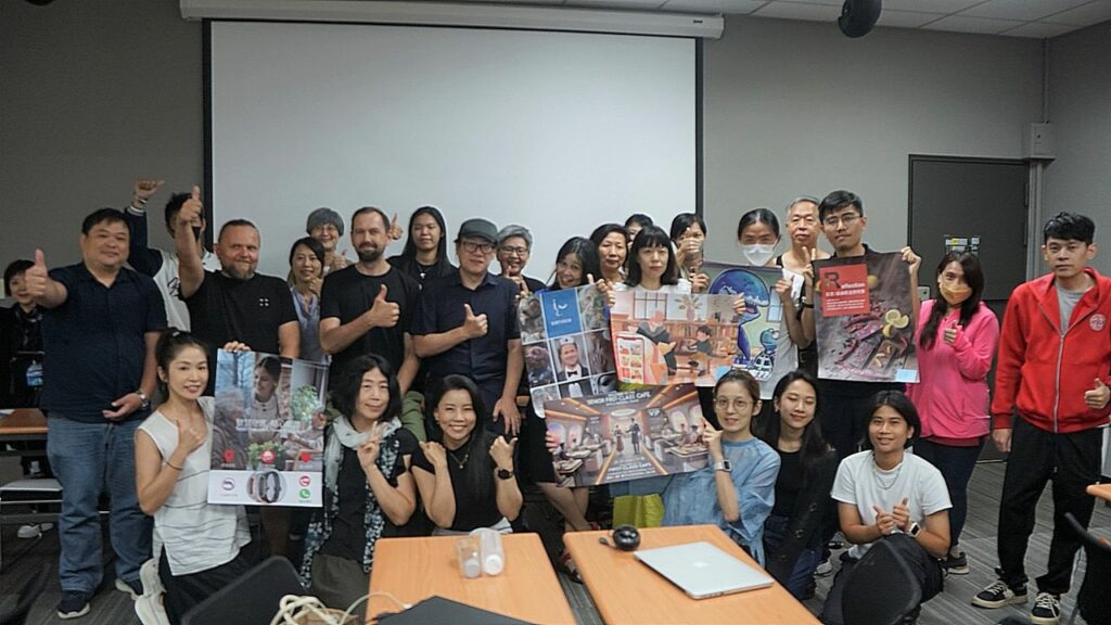 臺灣科技大學副教授鄭司維教導廣告、設計產業人員使用AI生成式軟體Midjourney，透過實作演練幫助創作出獨特風格作品，提升商務應用效能。(圖文/商業發展署提供)