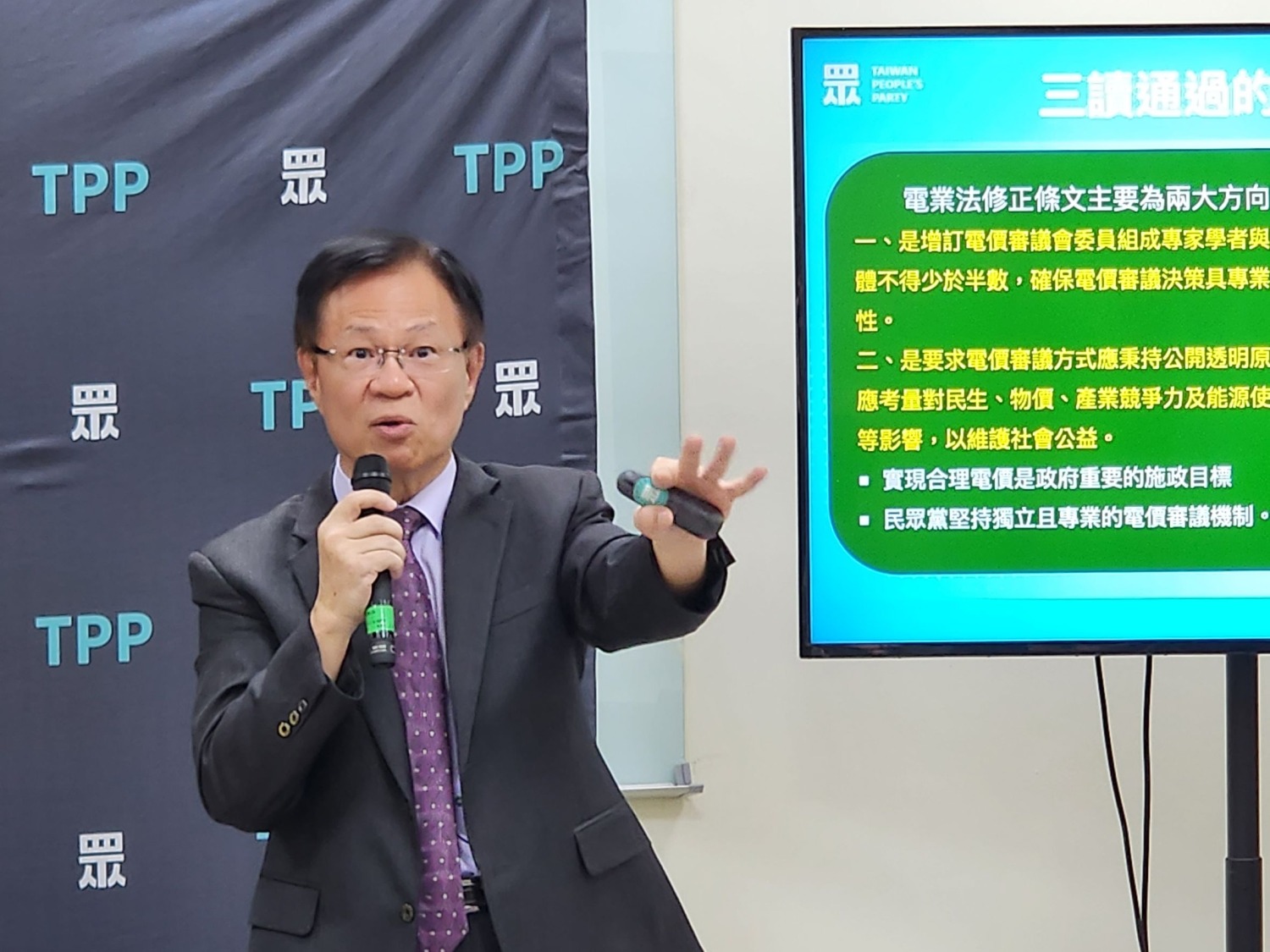 張啓楷表示,最近大法官的的釋憲案,有不少人認為,大法官已經變成政治的打手。(圖/張啓楷國會辦公室)