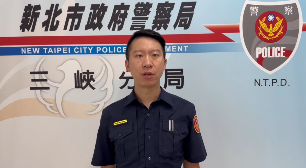 三峽分局鶯歌分駐所所長鄧博元說明案情。(記者徐煜勝翻攝)