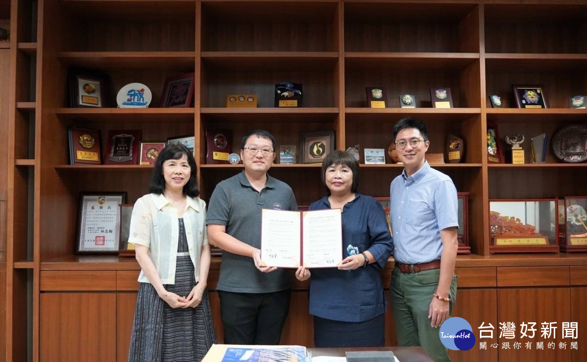 修平和日本岡山商科大學簽雙學聯合約。林重鎣