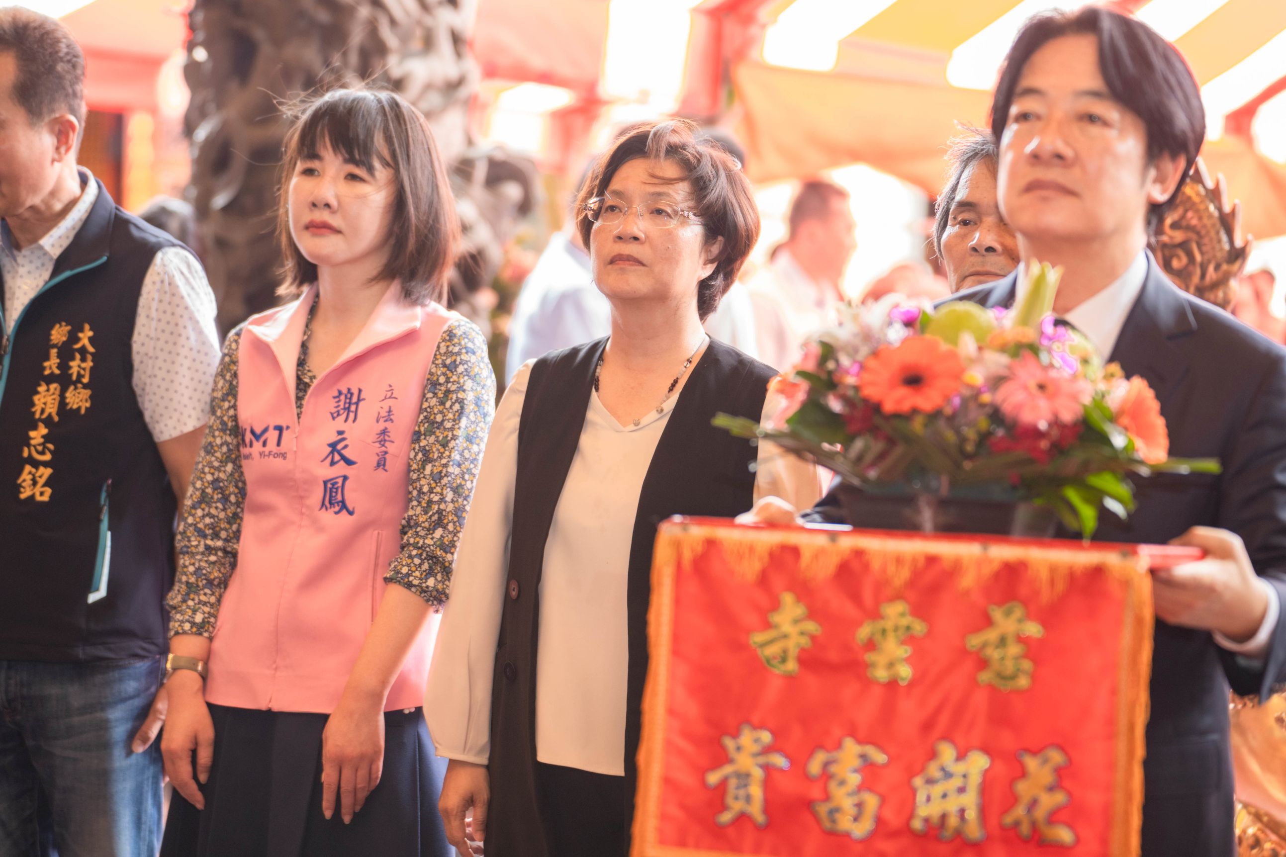 ▲總統賴清德到訪大村鄉慈雲寺,送上「澤霈萬方」牌匾並進行揭匾,祈求觀音菩薩讓台灣風調雨順、國泰民安。(記者張溎壕攝)