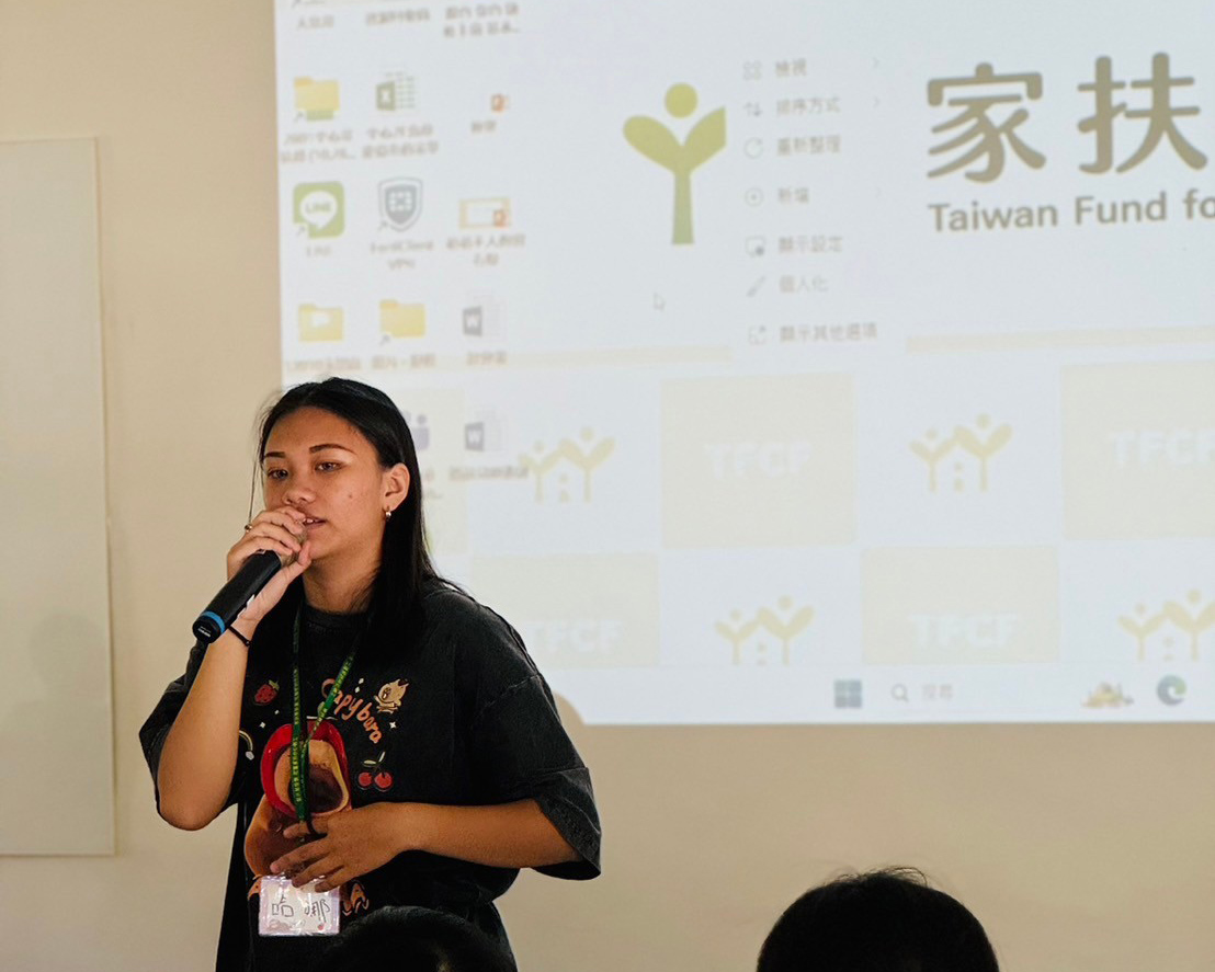 花蓮家扶志工於活動前為學生們講解注意事項