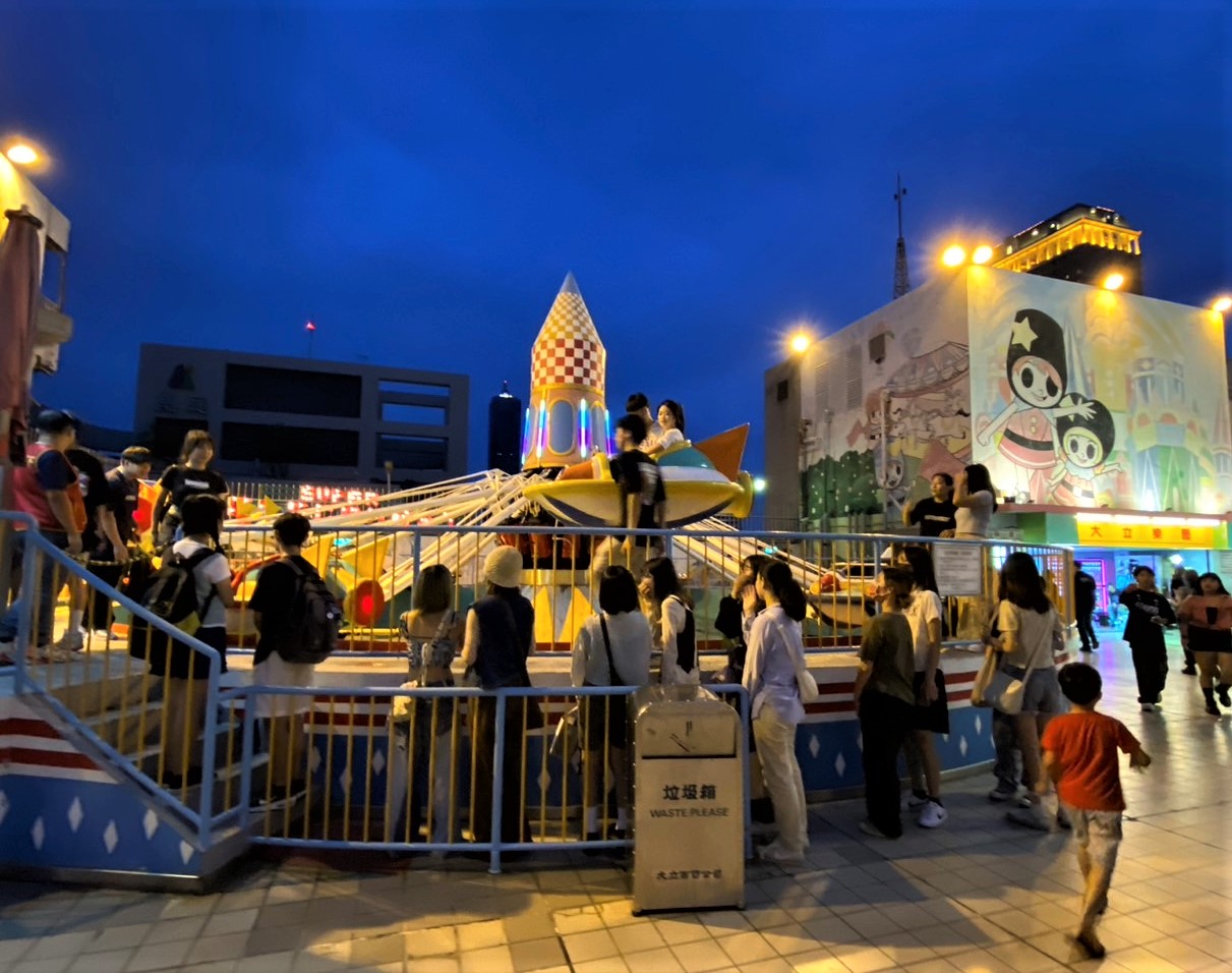 大立高樓空中樂園  全台唯一復古樂園  高雄十大熱門打卡地點