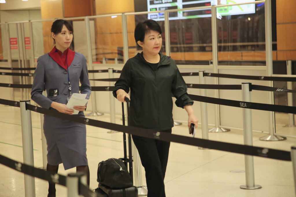 ▲台中市長盧秀燕訪美心繫家園,徹夜未眠返台坐鎮防颱。(台中市政府提供)
