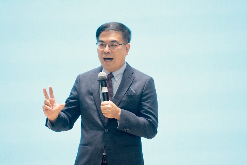 環境部彭啟明部長於「環保集點突破百萬會員,迎向新里程」記者會中致詞並提出未來將持續推動綠色消費點數服務(圖 / 環境部提供)