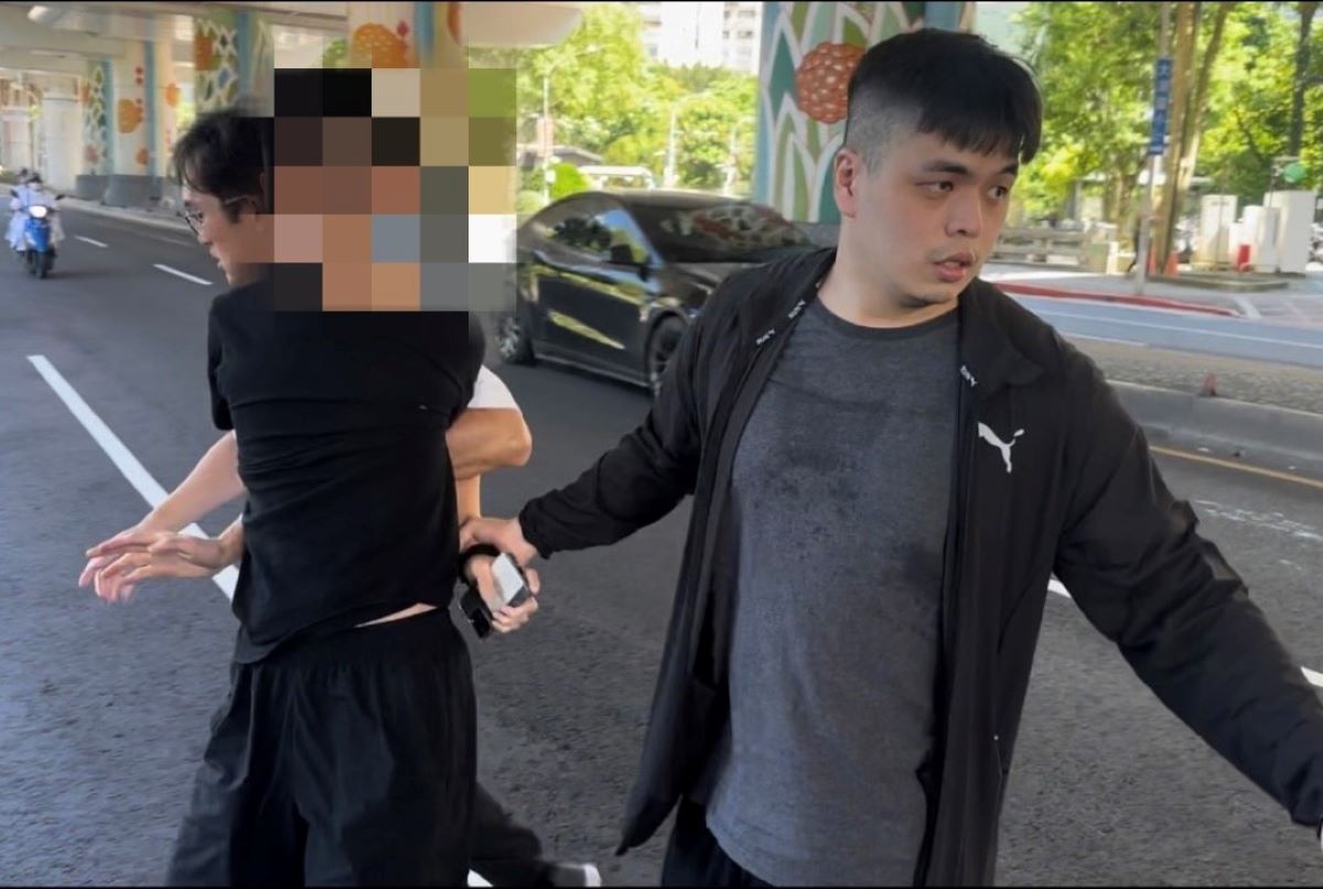 警方逮捕葉性監控車手。(記者薛秀蓮翻攝)