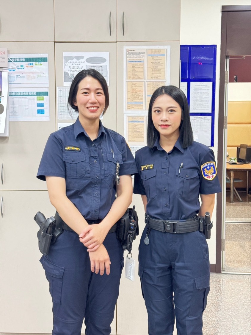 北投分局石牌派出所警員吳庭樺(左)、實習生唐郁媜。(記者薛秀蓮翻攝)