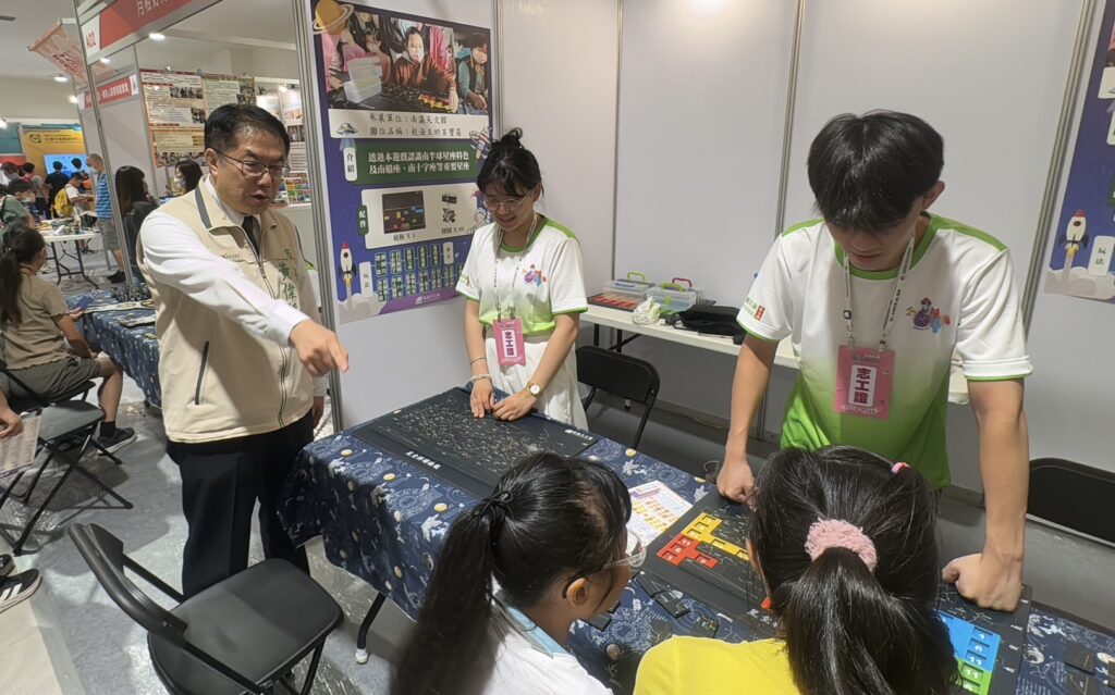 黃偉哲視察全國中小學科展 邀全國學生來體驗科學趣味與台南400風華