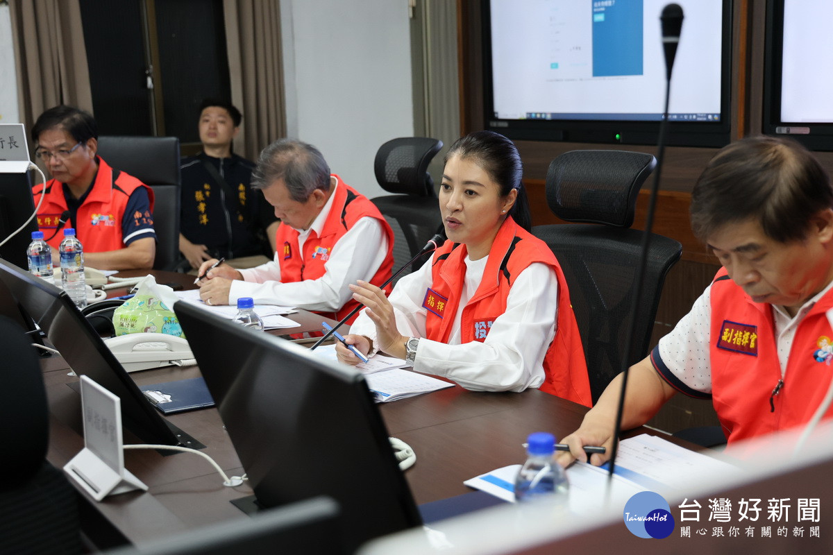 許縣長晚間主持防災整備會議。（縣府提供）