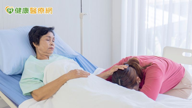 照顧長輩苦只能往心裡吞? 長照服務「關懷專線」打起來