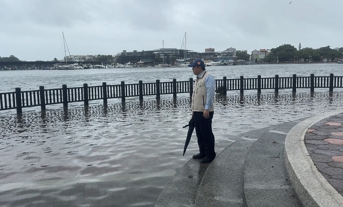 台南安平海水倒灌民宅積水