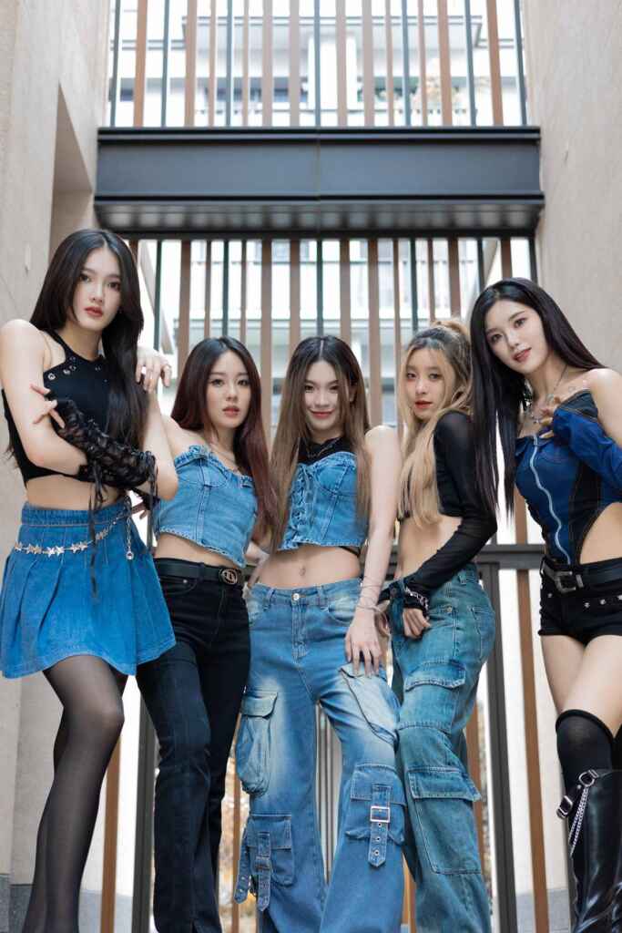 ▲日光之橙小分隊ELL&s 正式成軍，由閃閃Shan、艾許Ashlee、玉歆Thiea、切里Cherry、若熙Rosie組成。（KJM娛樂提供）