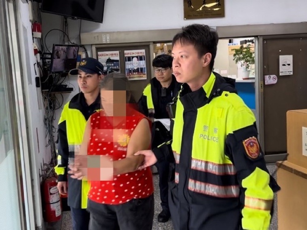 防颱宣導撞見聚賭 警巡官社區活逮11四色牌賭客 212 cnews204240724a05