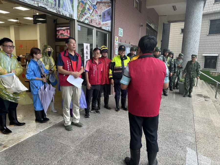 凱米逼近!旗山警實施預防性撤離里民