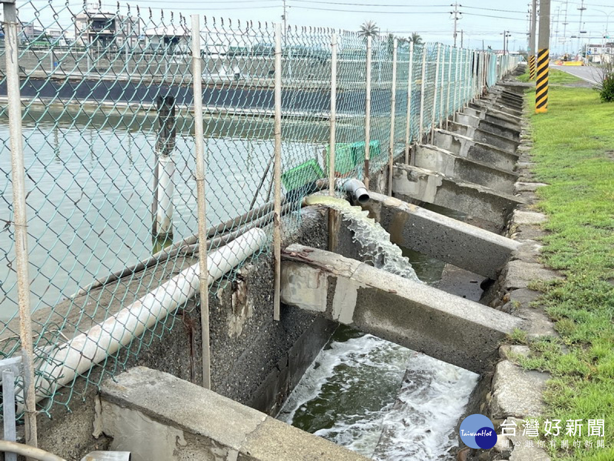 ▲海洋局呼籲漁民，塭堤加設防護網並進行調節性洩水。