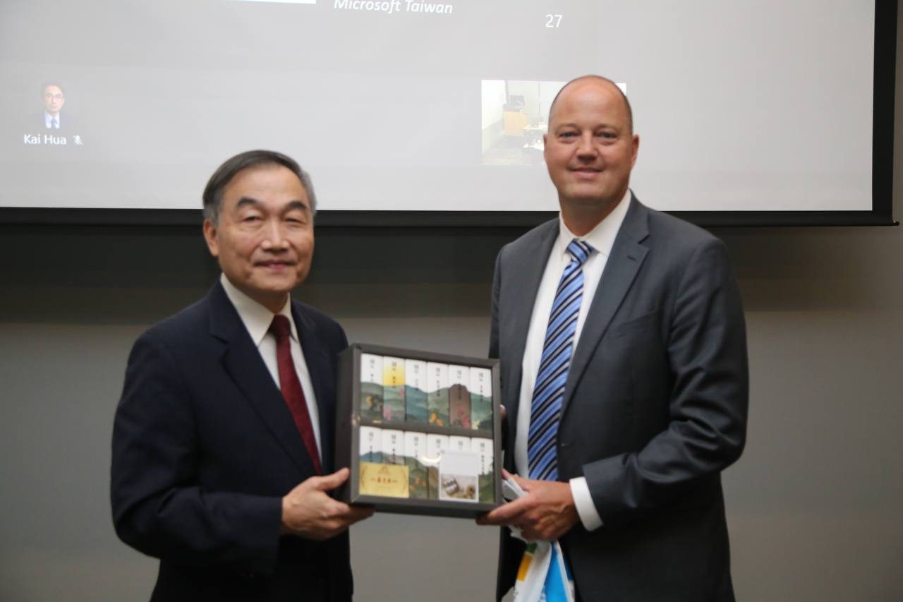 AI浪潮席捲全球 黃副市長率團訪美國微軟總部深化台中數位轉型