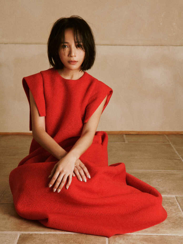 ▲「幸福歌姬」梁文音出道16年,近期推出新單曲還要辦演唱會,這次更以「短髮」造型現身,和過去形象差很多。(圖/環球音樂提供)