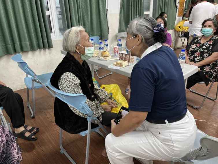 ▲慈濟志工動員關懷收容民眾。（彰化慈濟志工提供）