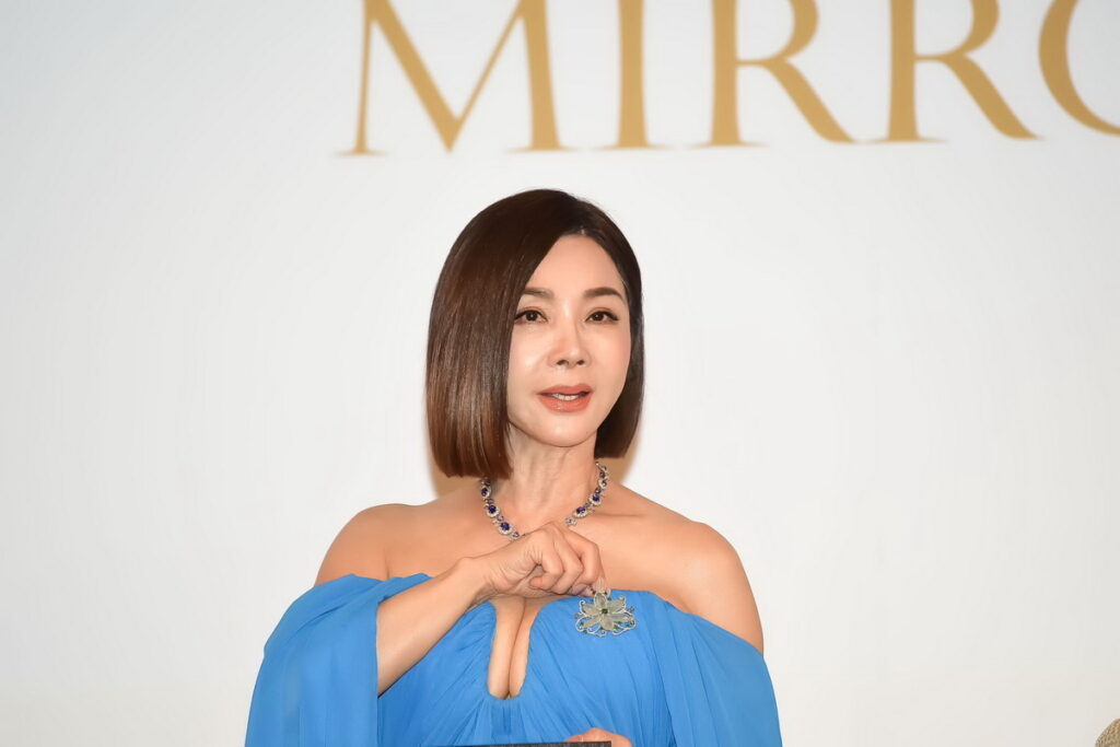 MIRROR皇宣緣vs陳美鳳”絕世瑰寶—坦桑寶石傳奇”暨珍稀翡翠一元競標台中首發會