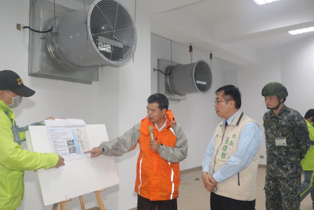黃偉哲視察南區喜樹灣裡抽水站 盼助民眾擺脫淹水之苦