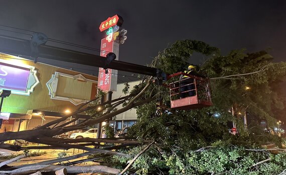 中市府建設團隊   不畏「凱米」風雨徹夜守護市民安全