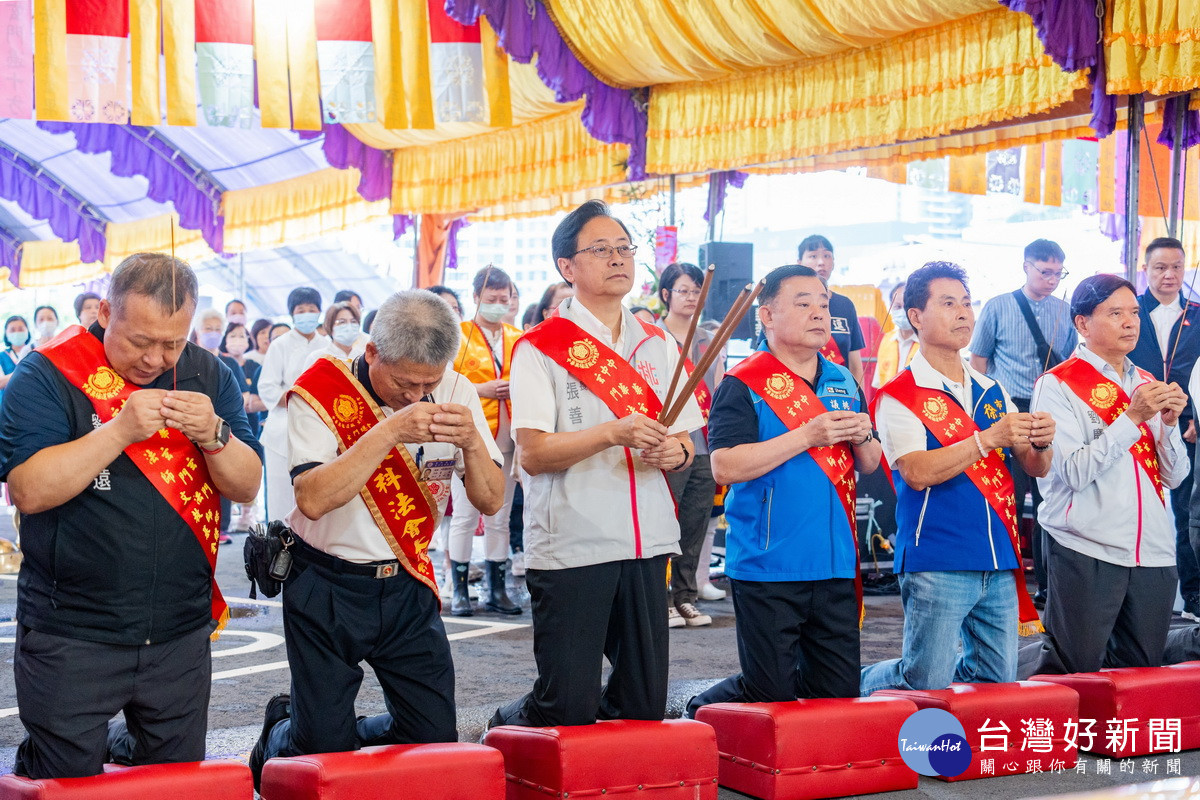 桃園市長張善政出席大法會祈祝市政順利、市民平安。<br /><br /> <br /><br />