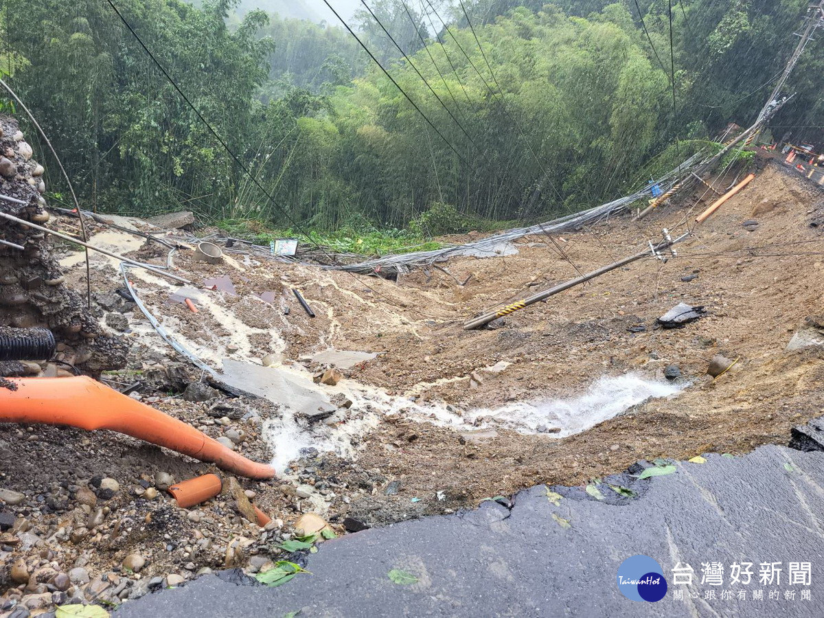 溪頭民宿等業者請縣府協助搶通道路。(縣府提供)