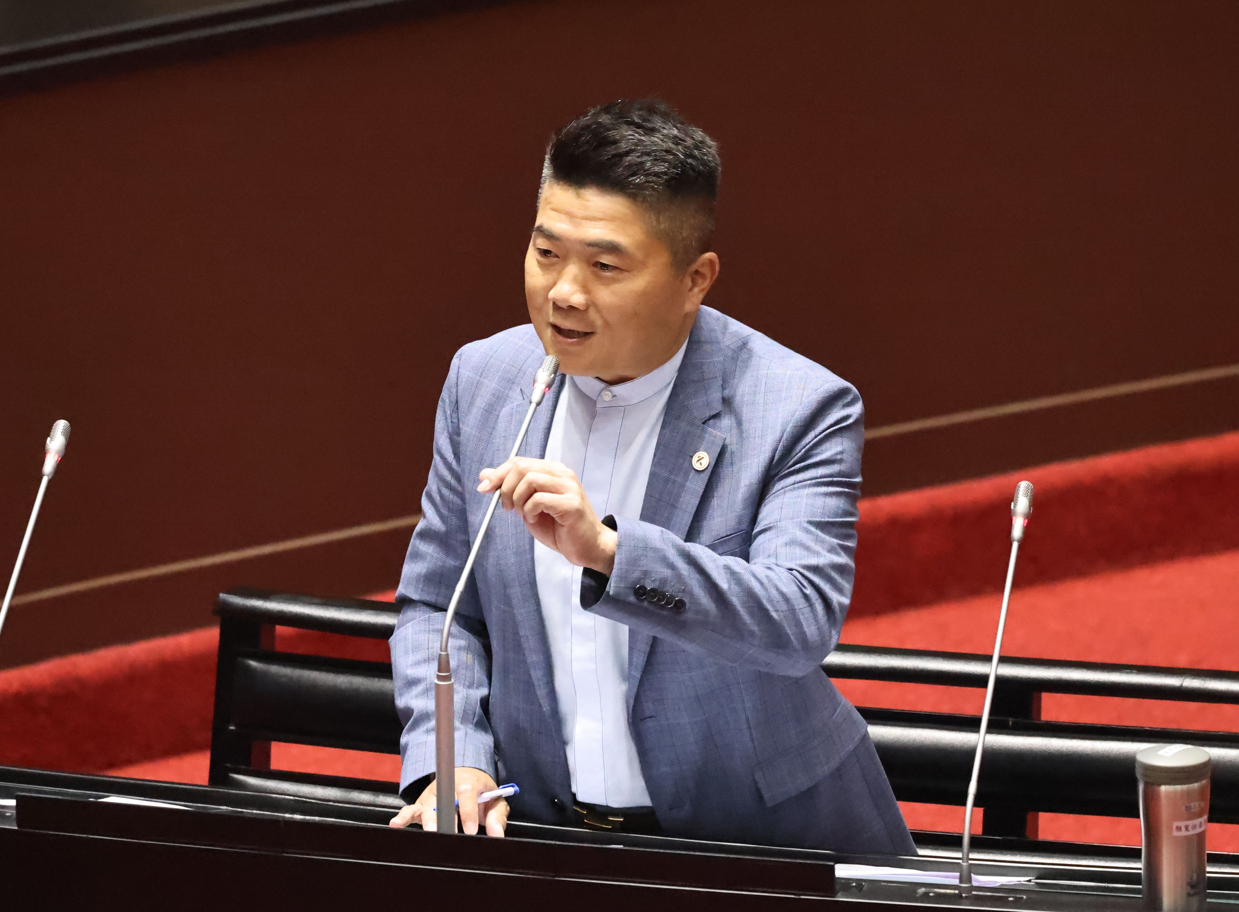 顏寬恒沙鹿豪宅案涉貪污、偽造文書2罪,遭重判8年4月,褫奪公權3年。資料照片/林啟弘攝