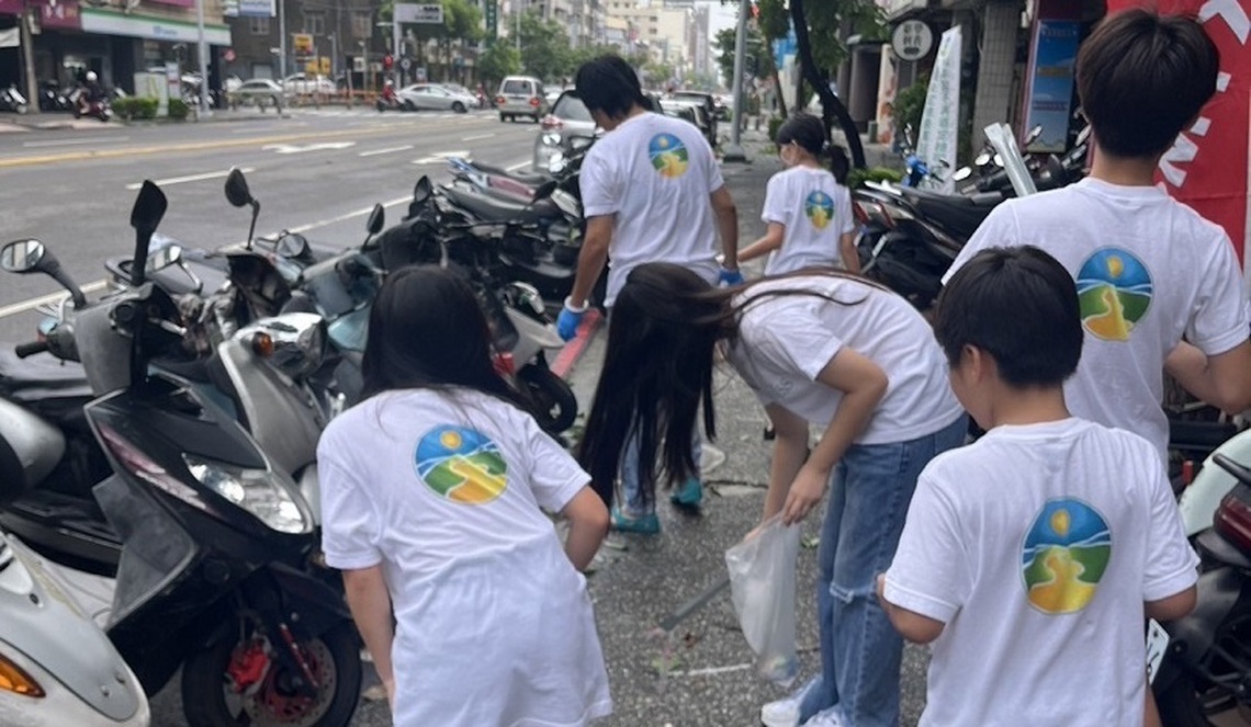 響應國際友誼日 凱米颱風後帶山達基領青年志工恢復市容