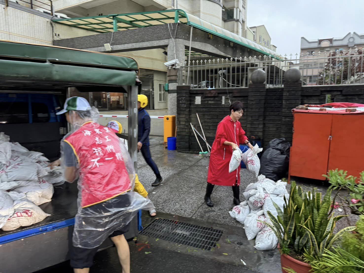 颱風襲台農、漁損失慘重 陳亭妃:要求行政院全面公告災損 204 颱風襲台農、漁損失慘重 陳亭妃:要求行政院全面公告災損 203