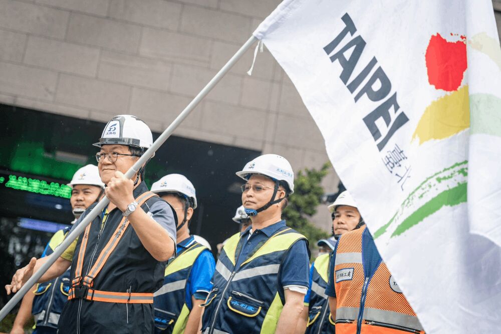 盤整救災人力機具馳援高雄 張溫德:給予最需要的幫助 293 照片來源:台北市政府工務局網站