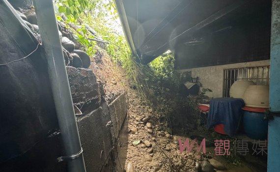 凱米颱風肆虐彰化芬園鄉土石崩落壓民宅、苦楝樹遭連根拔起