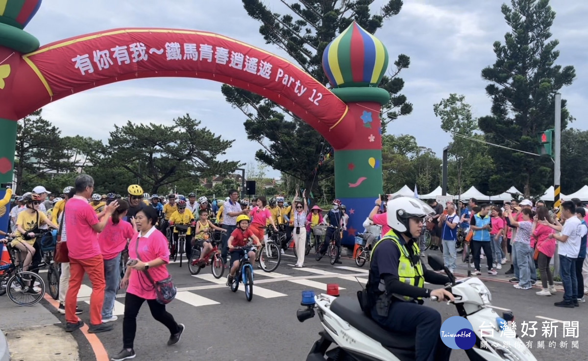龍潭分局鐵馬青春逍遙遊,宣導反毒顧健康。