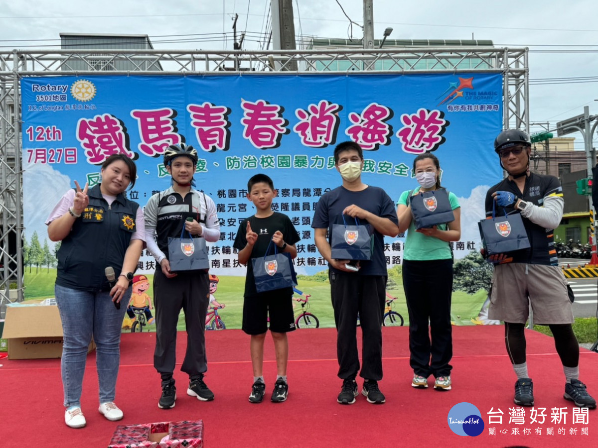 龍潭分局鐵馬青春逍遙遊,宣導反毒顧健康。
