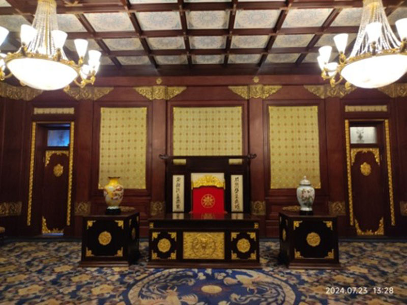 「廣間」即「大廳」之意,溥儀接受朝賀之處。(楊正寬)