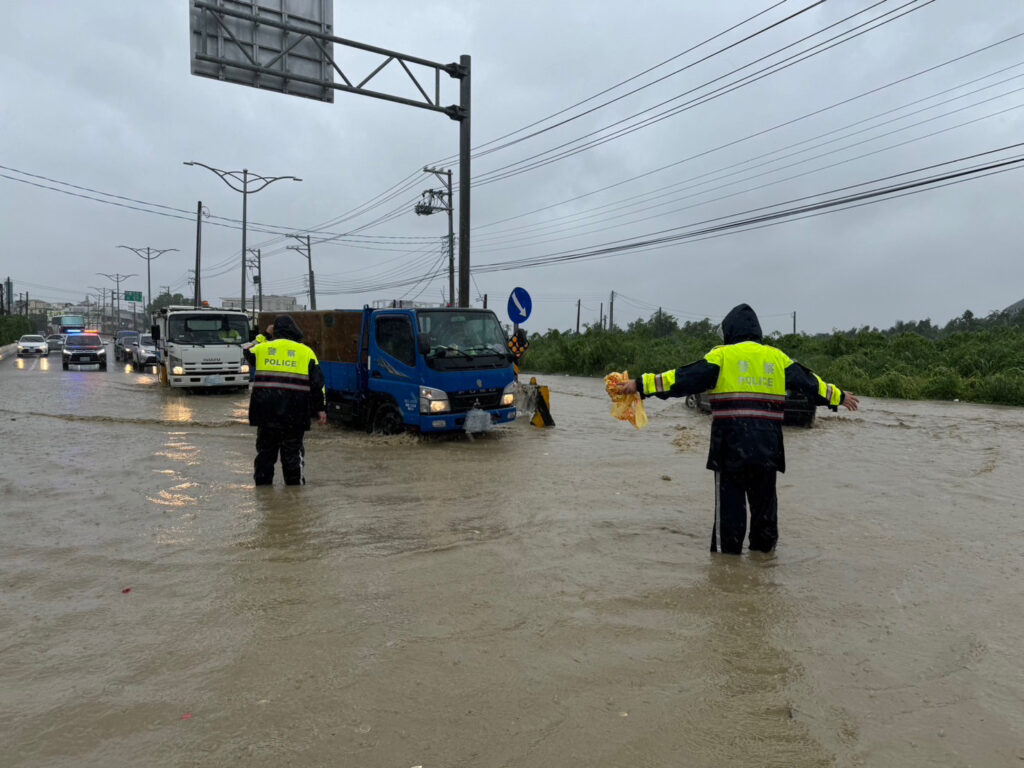 ▲高雄燕巢遭凱米颱風侵襲淹水（圖／記者王俊勝 翻攝）
