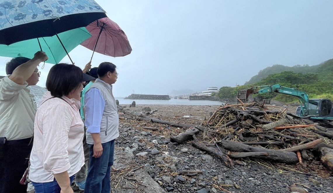 農業部次長黃昭欽宜蘭漁港勘災  中央及地方協力儘速恢復漁港運作及清潔