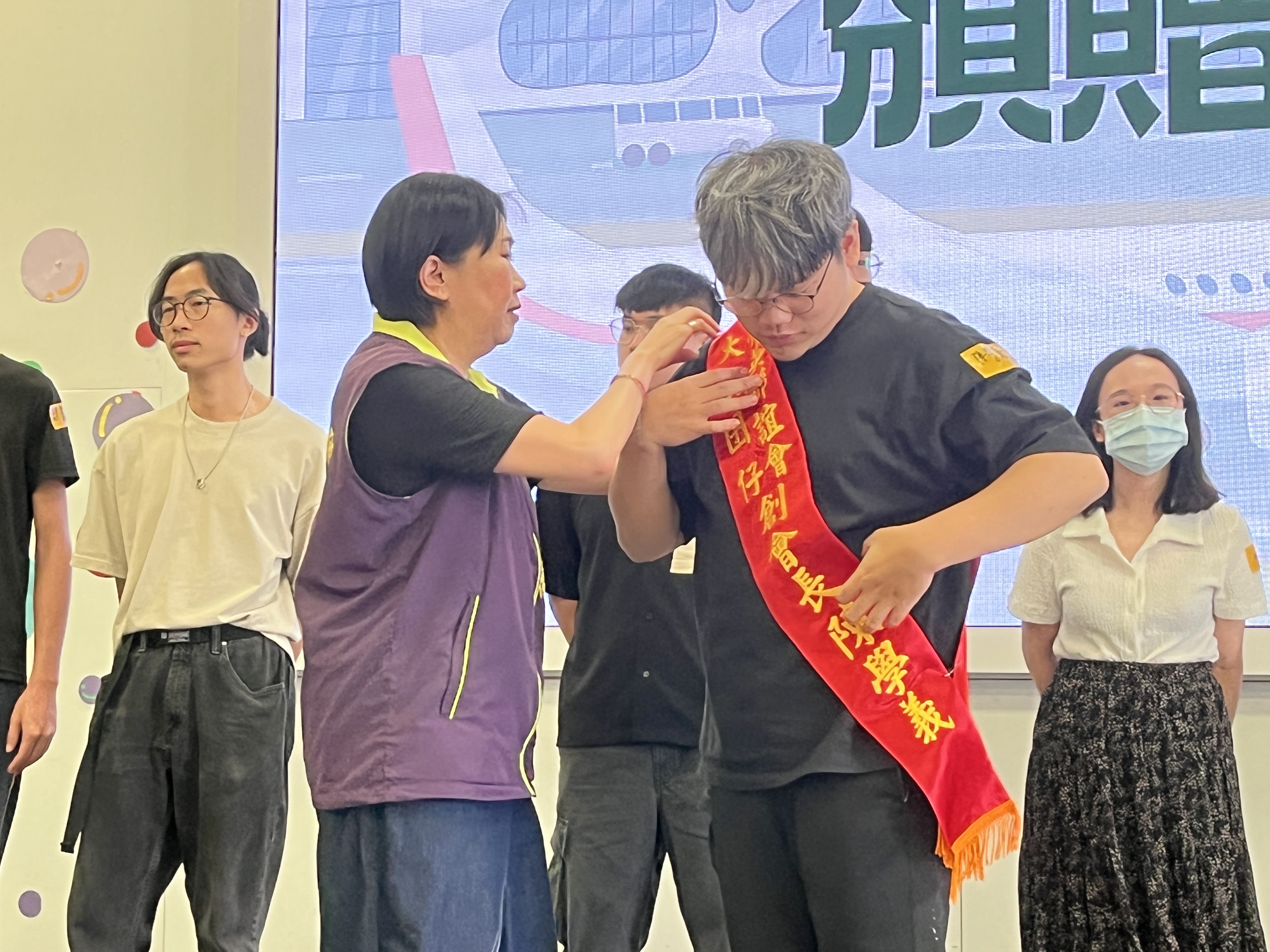 ▲彰化家扶的孩子長大了，自主性號召大學校院青年組成彰化家扶菁英大漢囝仔聯誼會，幫助大專和研究所學生發掘自身優勢與潛力。（記者張溎壕攝）